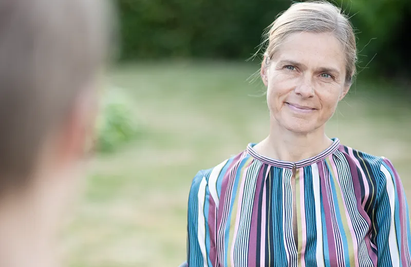 Heidi i fortrolig én-til-én ledersparring med en leder, Fotograf: Heidi Søndergård Mathiesen